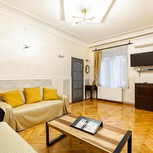 Mari&emi Flat In Corvin , Budapest Ungheria
